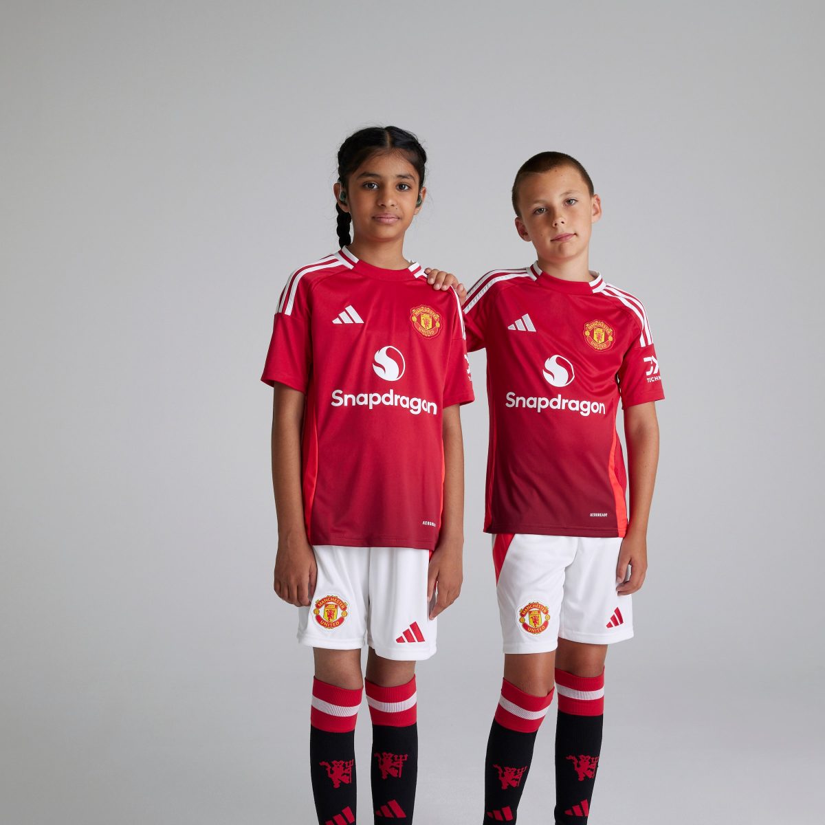manchester united 2425 home trikot kinder mit mainoo 37 epl druck amp abzeichen Kollektion – Exklusive Manchester United FC Trikots und Fanartikel