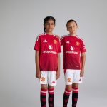 manchester united 2425 home trikot kinder mit mainoo 37 epl druck amp abzeichen Kollektion – Exklusive Manchester United FC Trikots und Fanartikel