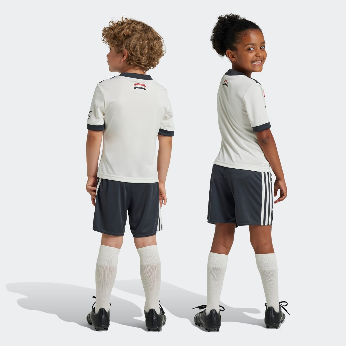 manchester united 2425 third mini kit – 25 manuel ugarte Kollektion – Exklusive Manchester United FC Trikots und Fanartikel