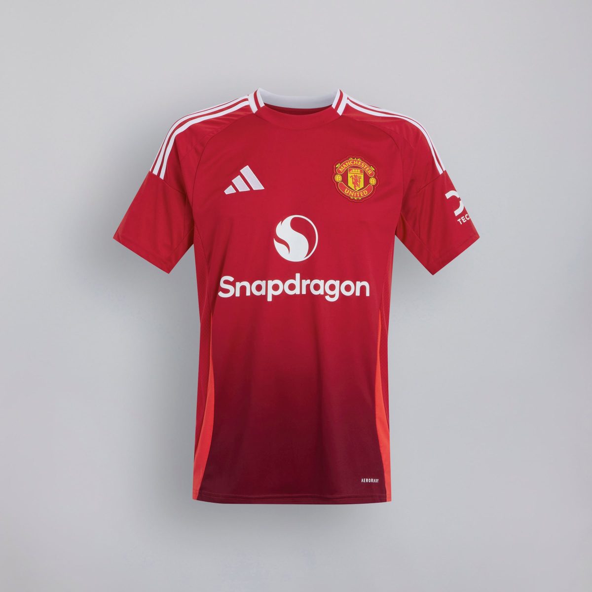 manchester united x adidas damen golf ultimate365 solid kurzarm-poloshirt schwarz – 6 lisandro martínez Kollektion – Exklusive Manchester United FC Trikots und Fanartikel