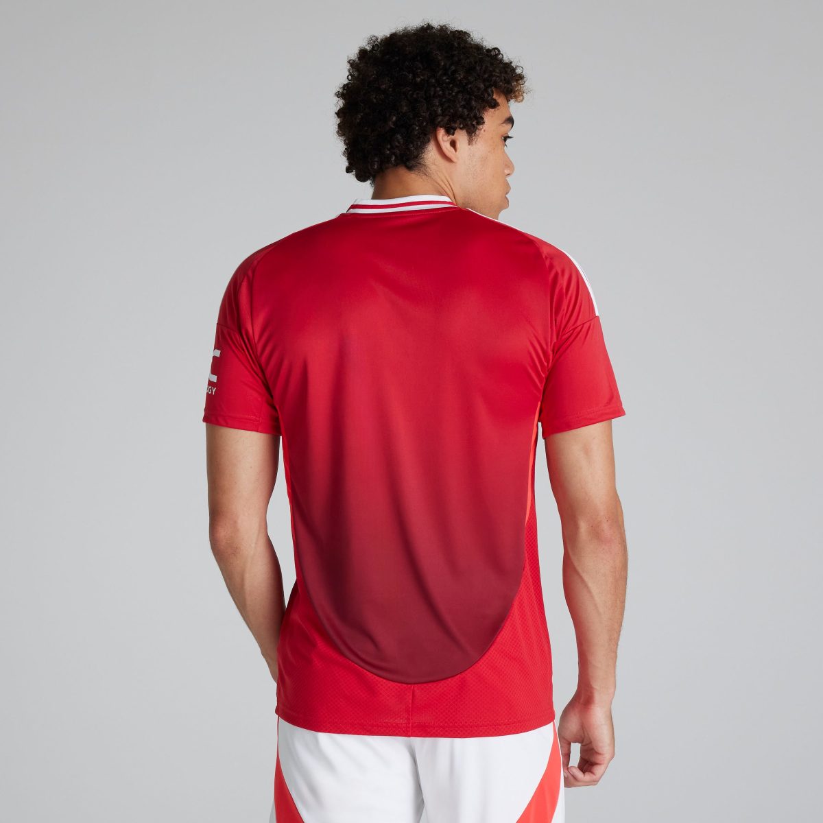 manchester united x adidas damen golf ultimate365 solid kurzarm-poloshirt schwarz – 6 lisandro martínez Kollektion – Exklusive Manchester United FC Trikots und Fanartikel